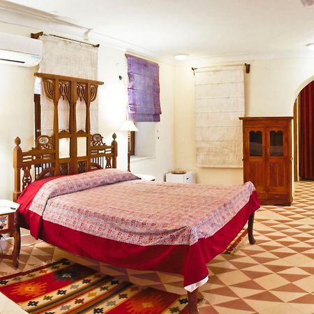 Neemrana'S - Tijara Fort Palace Экстерьер фото