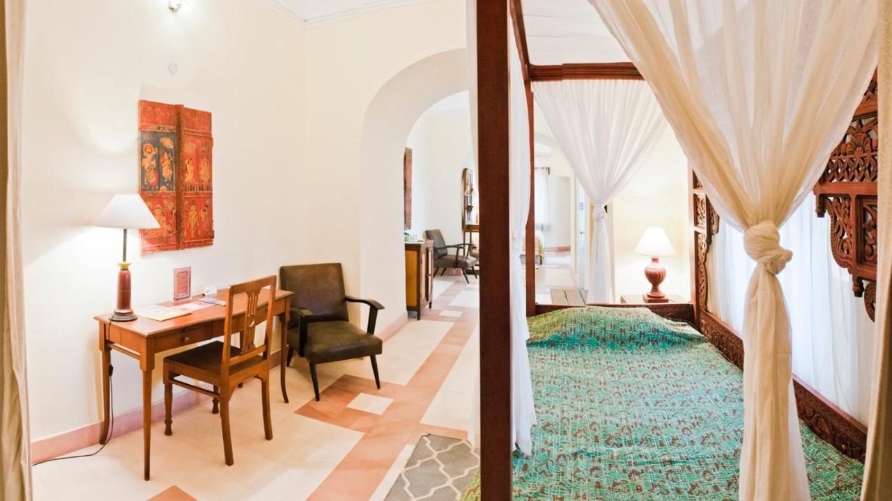 Neemrana'S - Tijara Fort Palace Экстерьер фото