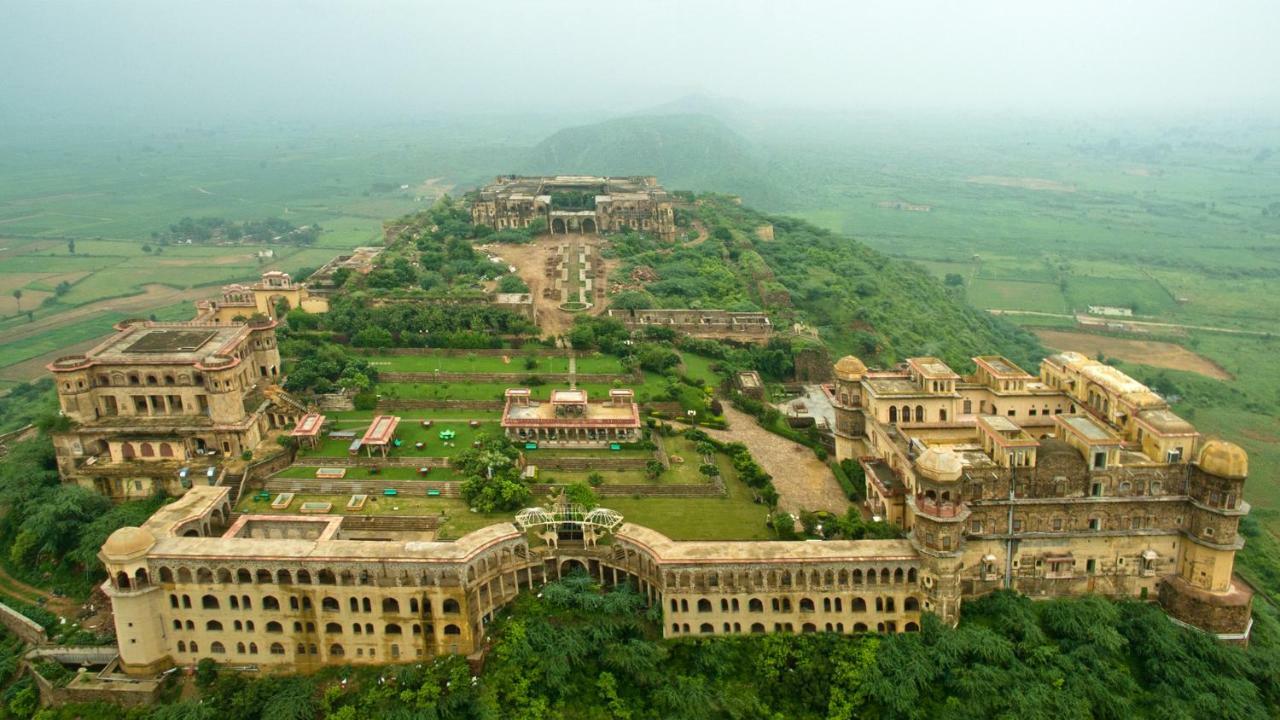 Neemrana'S - Tijara Fort Palace Экстерьер фото