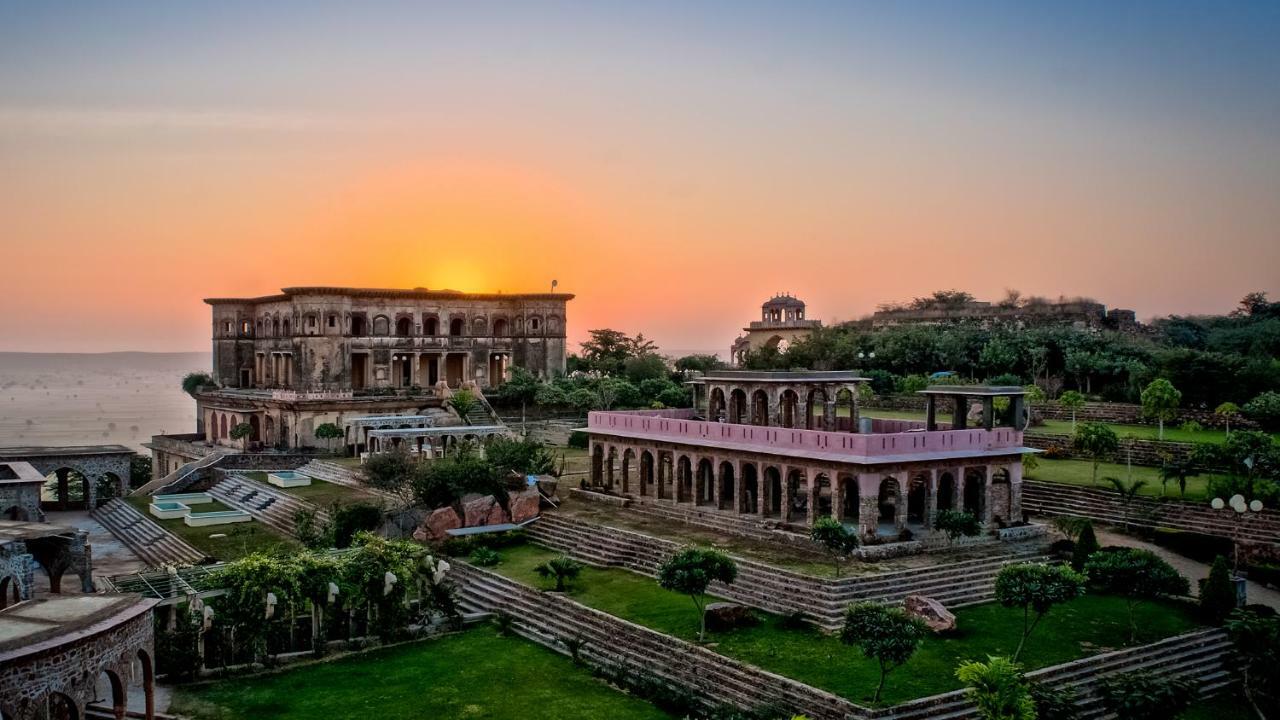 Neemrana'S - Tijara Fort Palace Экстерьер фото
